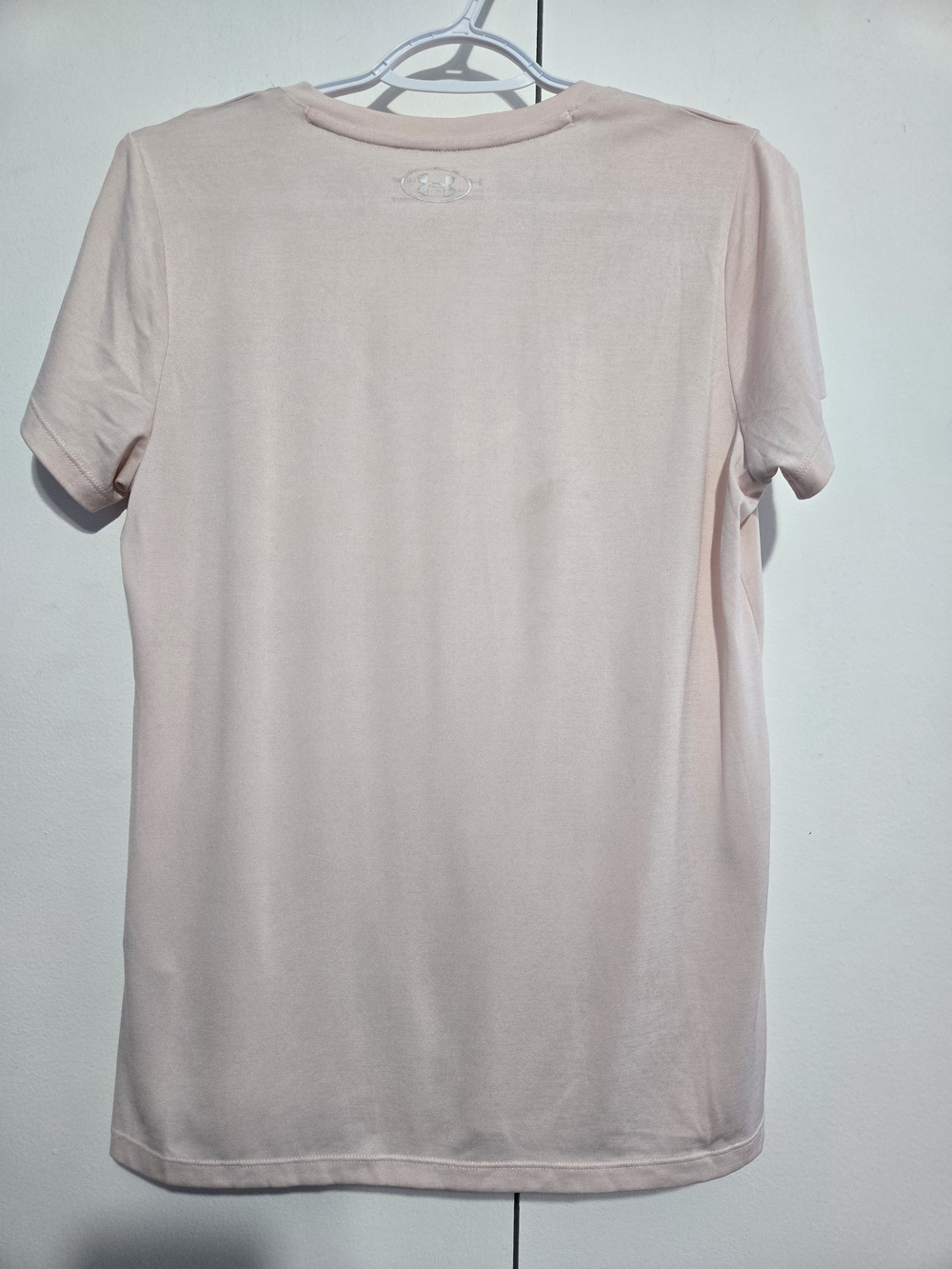 Under Armour HeatGear V-Neck T-Shirt Pink Medium Loose Fit Athletic Top - Picture 6 of 6